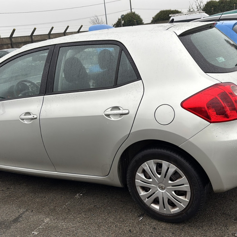 TOYOTA AURIS 1 PHASE 1 2.0 D4D - 16V TURBO Photo n°17