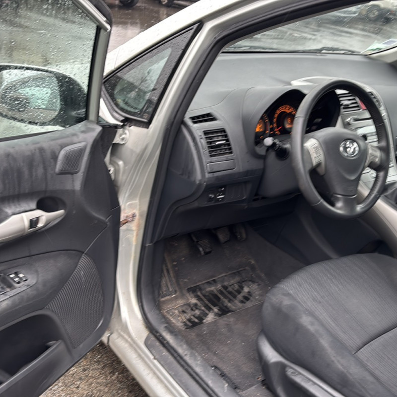 TOYOTA AURIS 1 PHASE 1 2.0 D4D - 16V TURBO Photo n°19