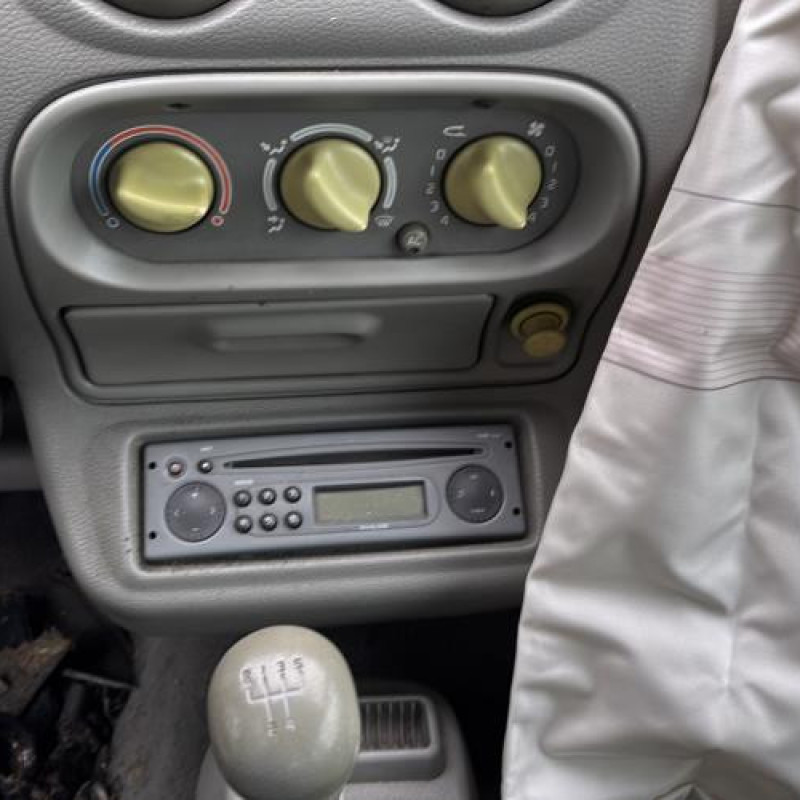 Porte avant gauche RENAULT TWINGO 1 Photo n°17