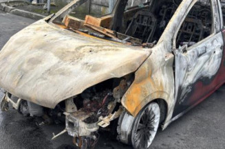 Pare boue arriere gauche PEUGEOT 208 1