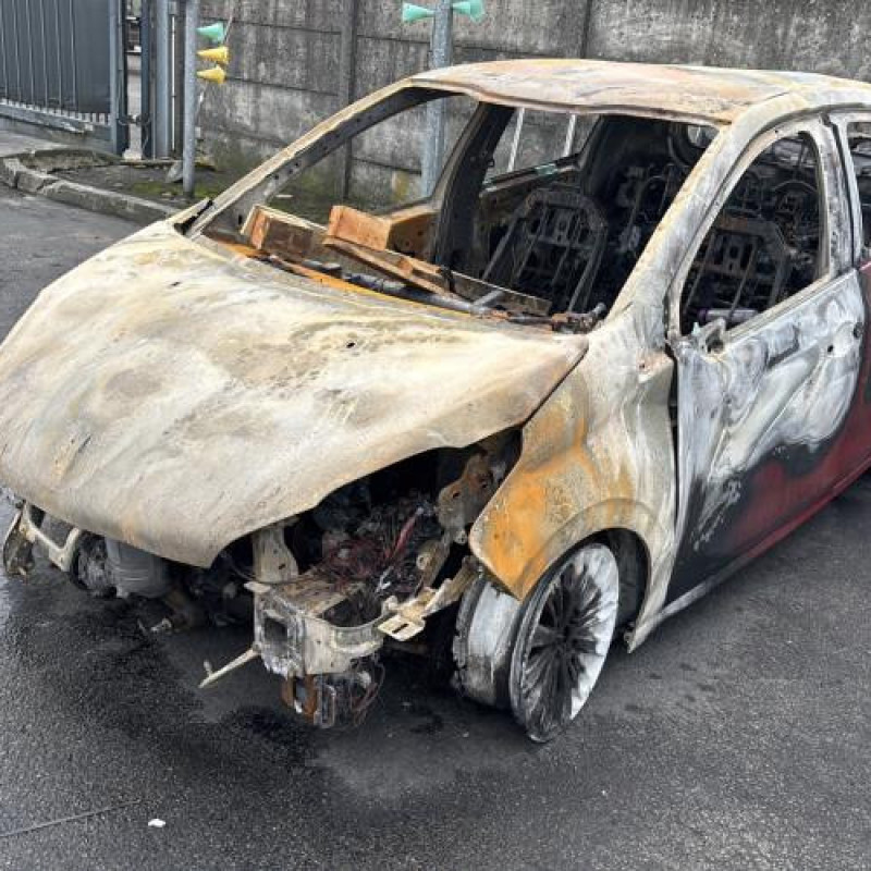 Pare boue arriere gauche PEUGEOT 208 1 Photo n°5