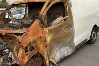 Pare boue arriere droit OPEL VIVARO 3