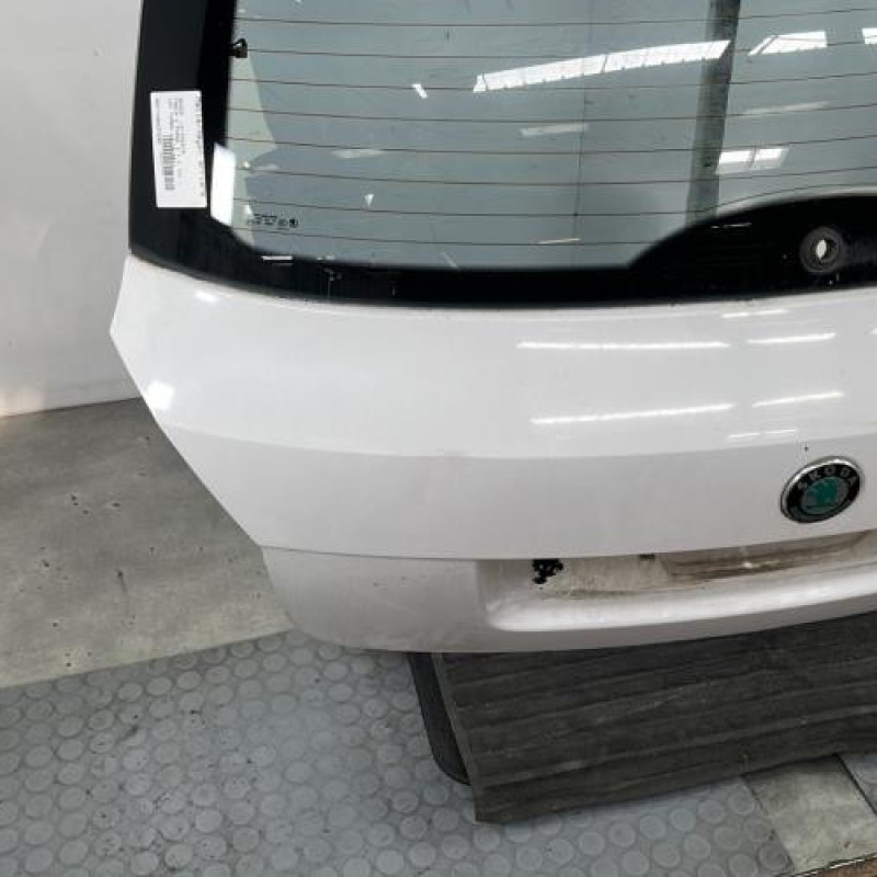 Malle/Hayon arriere SKODA FABIA 2 Photo n°5