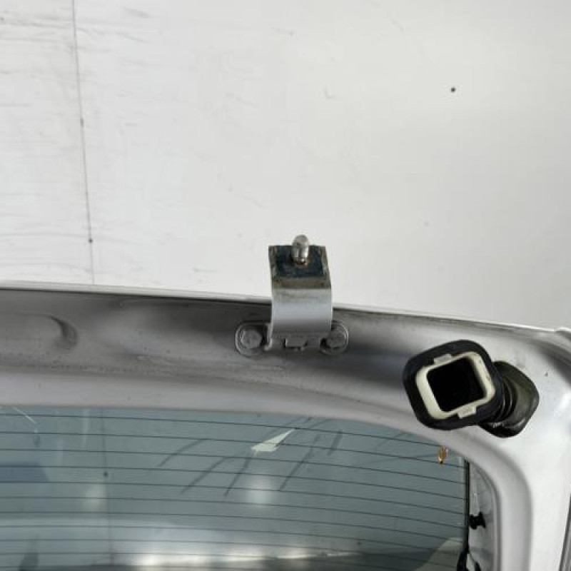 Malle/Hayon arriere SKODA FABIA 2 Photo n°6