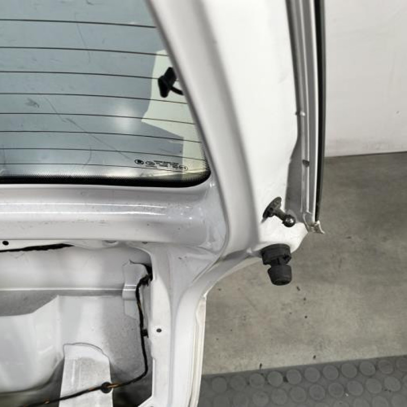 Malle/Hayon arriere SKODA FABIA 2 Photo n°9