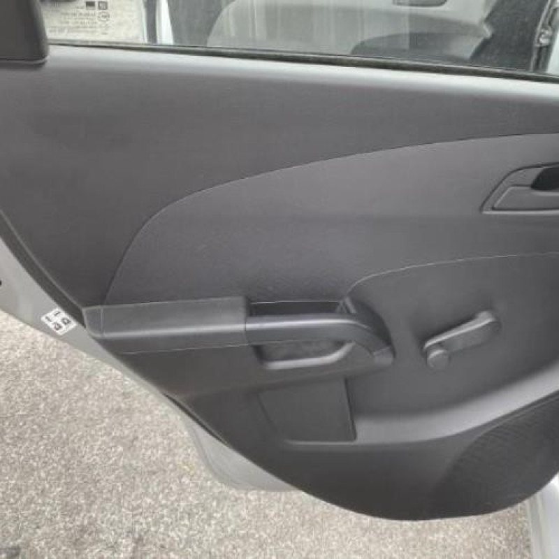 Bouton de coffre CHEVROLET AVEO 2 Photo n°14