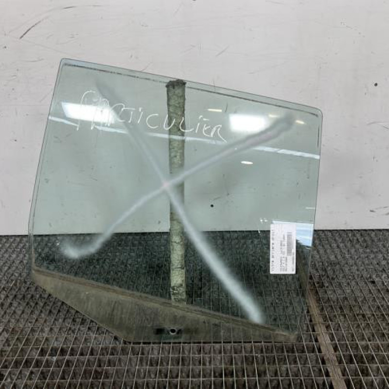 Vitre arriere droit VOLKSWAGEN GOLF 4 Photo n°1