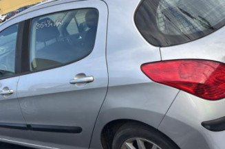 Pare boue avant droit PEUGEOT 308 1