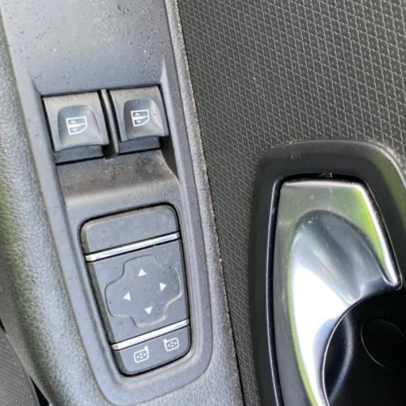 Pretensionneur de ceinture avant droit RENAULT CLIO 4 Photo n°12