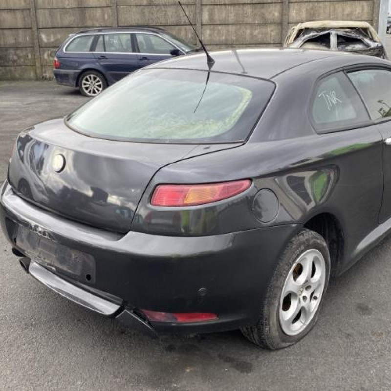 Pare choc arriere ALFA ROMEO GT Photo n°9