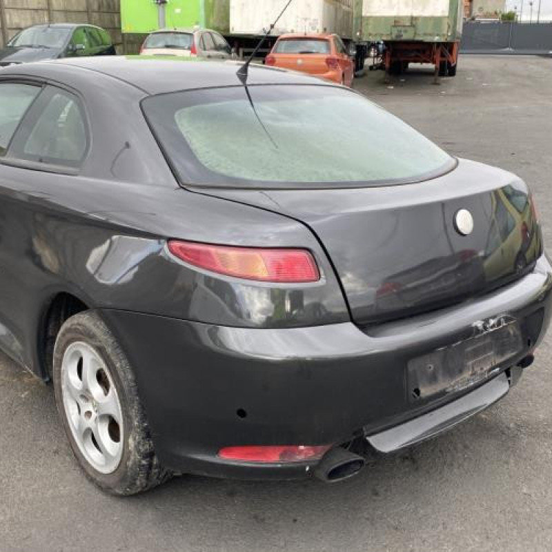 Pare choc arriere ALFA ROMEO GT Photo n°10