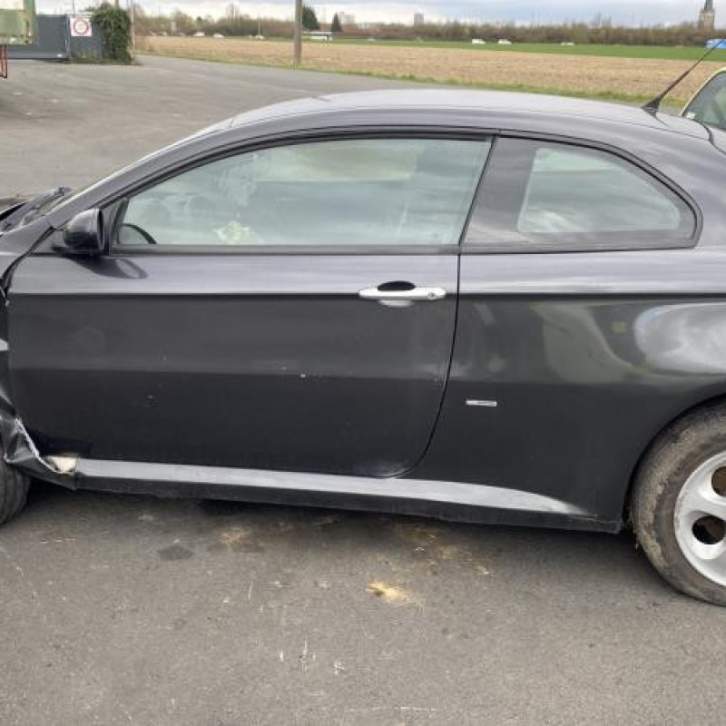 Pare choc arriere ALFA ROMEO GT Photo n°12