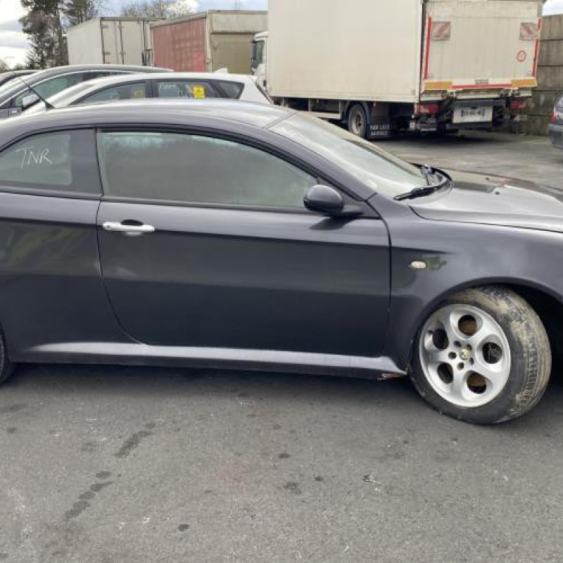 Porte avant gauche ALFA ROMEO GT Photo n°13