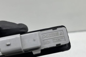 Bouton de coffre RENAULT ARKANA