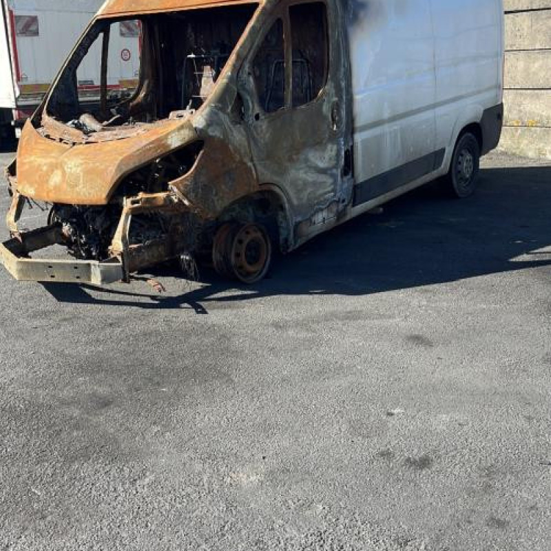Crosse arriere droit PEUGEOT BOXER 3 Photo n°3
