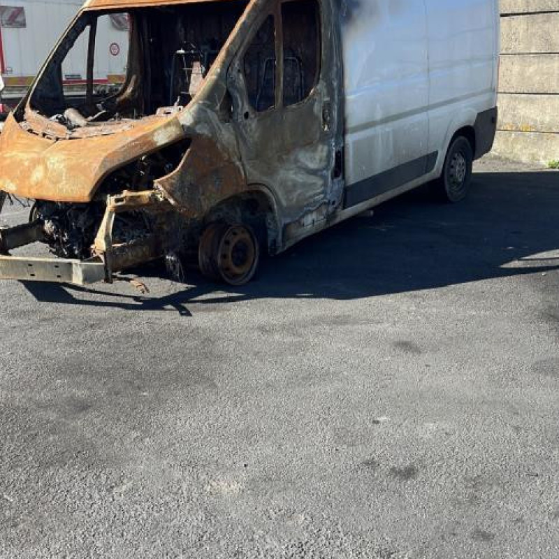 Crosse arriere droit PEUGEOT BOXER 3 Photo n°4