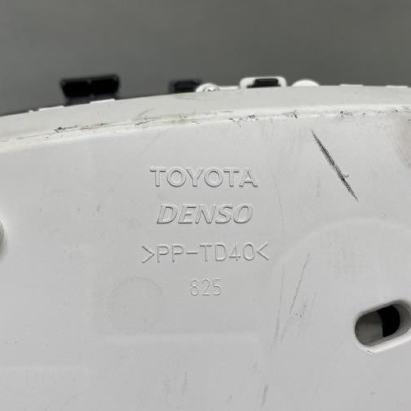 Compteur TOYOTA YARIS 2 Photo n°6