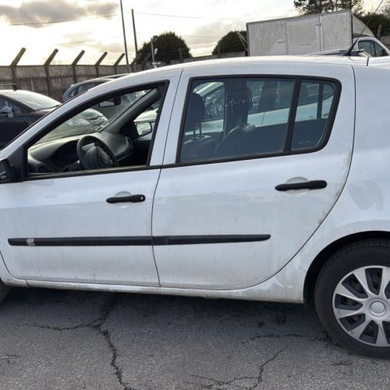Aile avant gauche RENAULT CLIO 3 Photo n°11