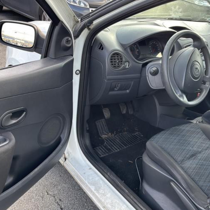 Aile avant gauche RENAULT CLIO 3 Photo n°13