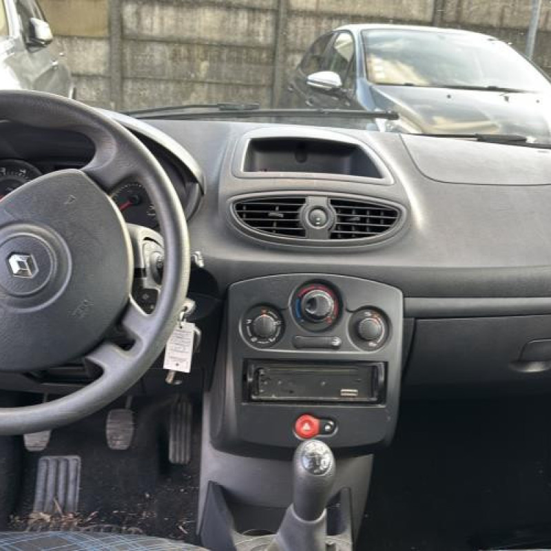 Aile avant gauche RENAULT CLIO 3 Photo n°16