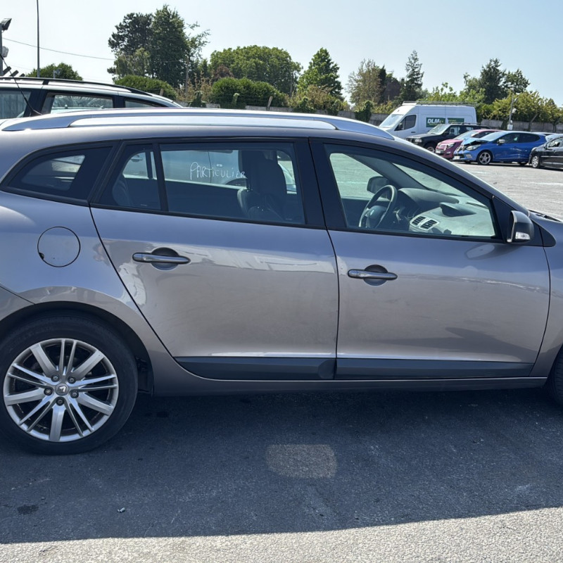 RENAULT MEGANE 3 PHASE 3 BREAK 1.2i - 16V TURBO TCE 115 Photo n°7