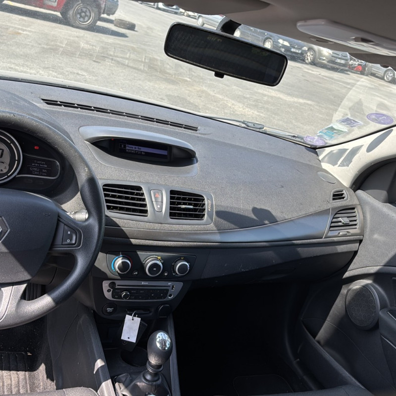 RENAULT MEGANE 3 PHASE 3 BREAK 1.2i - 16V TURBO TCE 115 Photo n°12