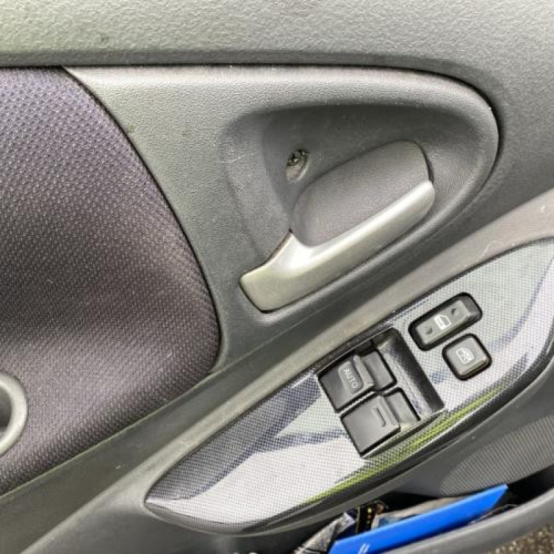 Pretensionneur de ceinture avant gauche TOYOTA YARIS 1 Photo n°15