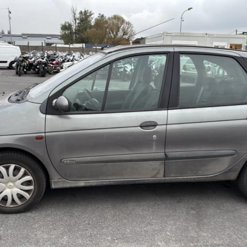 Vitre avant droit RENAULT SCENIC 1 Photo n°12