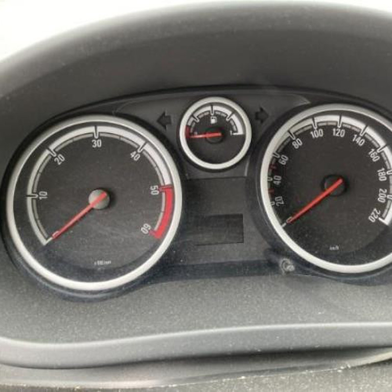 Pare choc avant OPEL CORSA D Photo n°9