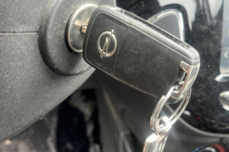 OPEL CORSA E 1.4i - 16V