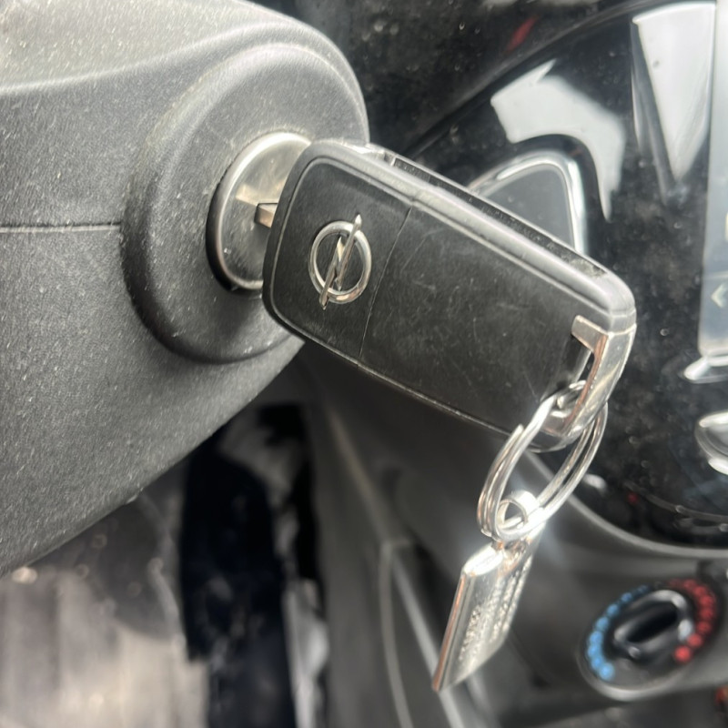 OPEL CORSA E 1.4i - 16V Photo n°11