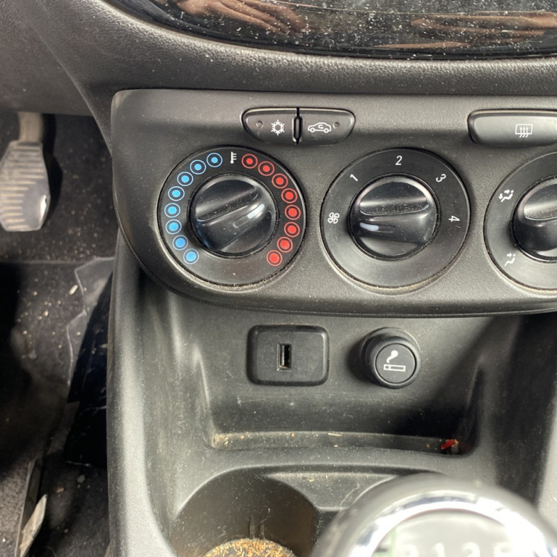 OPEL CORSA E 1.4i - 16V Photo n°29