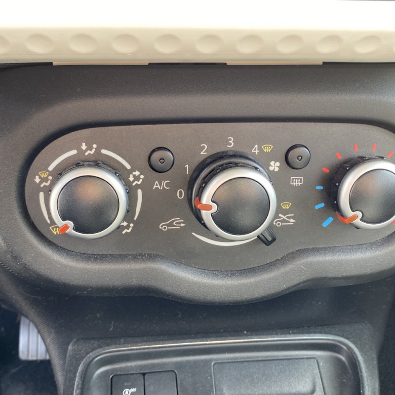 RENAULT TWINGO 3 PHASE 1 1.0i - 12V SCE 75 Photo n°16