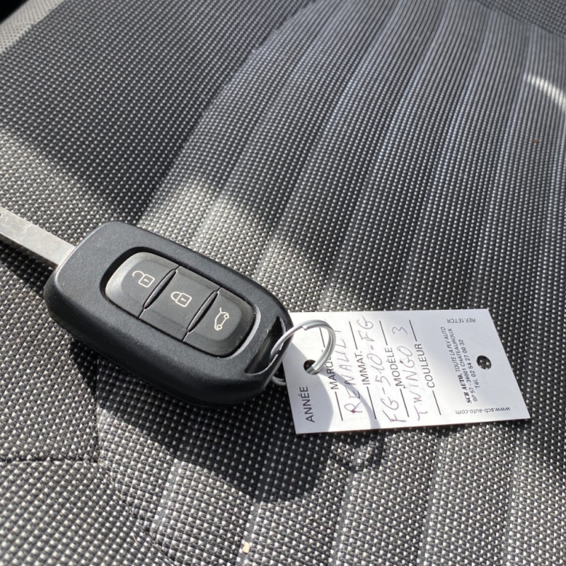 RENAULT TWINGO 3 PHASE 1 1.0i - 12V SCE 75 Photo n°21