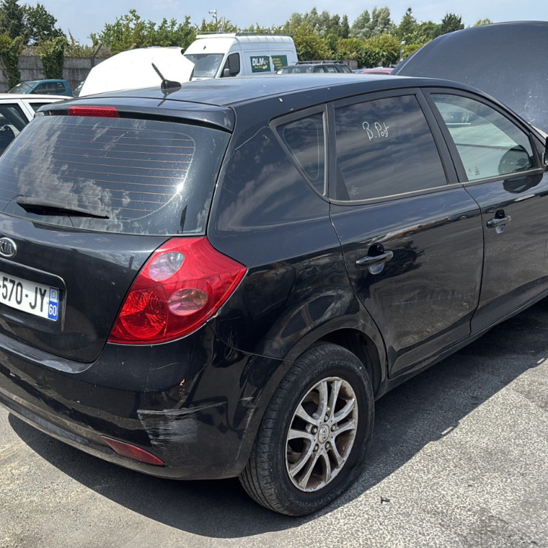 KIA CEE-D 1 PHASE 1 1.6 CRDI - 16V TURBO Photo n°16