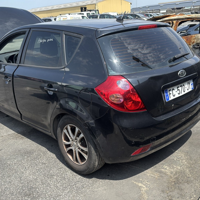 KIA CEE-D 1 PHASE 1 1.6 CRDI - 16V TURBO Photo n°17