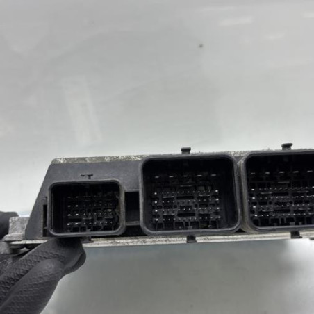 Calculateur moteur PEUGEOT 208 1
