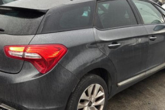 Vitre arriere droit DS DS5