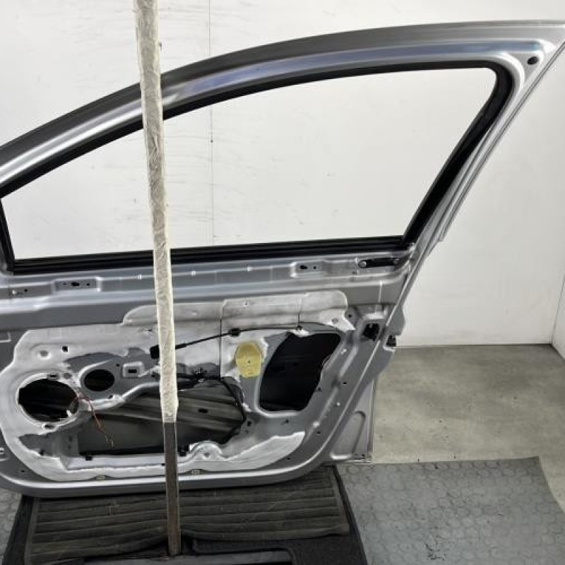Porte avant droit RENAULT CLIO 3 Photo n°5
