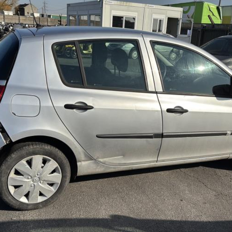 Porte avant droit RENAULT CLIO 3 Photo n°12