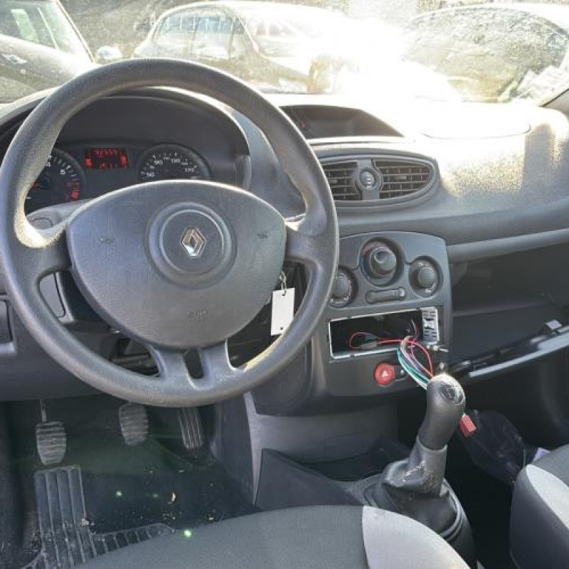 Porte avant droit RENAULT CLIO 3 Photo n°18