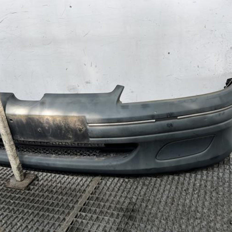 Pare choc avant PEUGEOT 106 Photo n°3