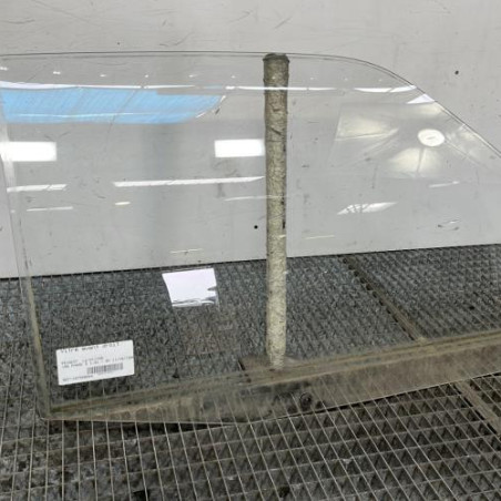 Vitre avant droit PEUGEOT 106