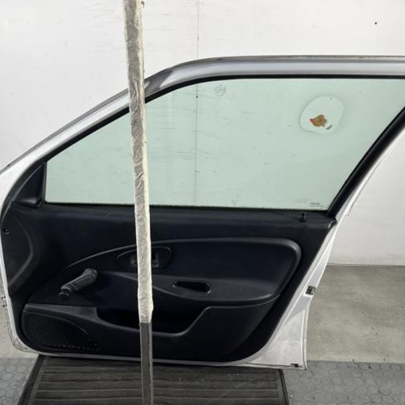 Porte avant droit CITROEN SAXO Photo n°6