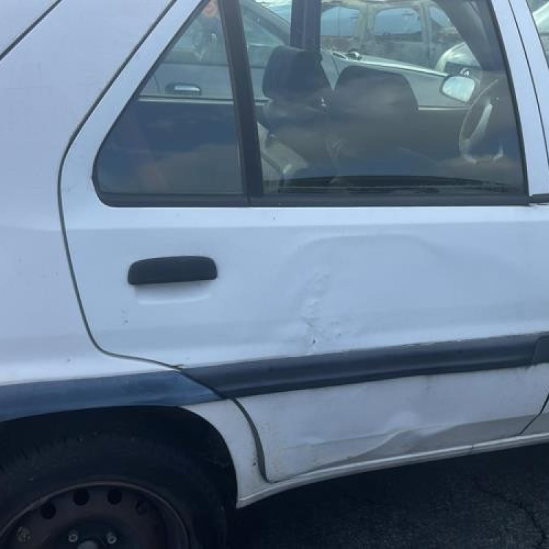 Porte avant droit CITROEN SAXO Photo n°19
