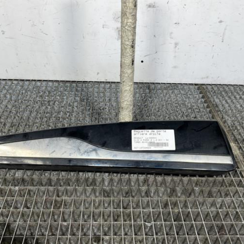 Baguette de porte arriere droite RENAULT CLIO 4 Photo n°1
