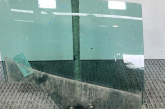 Vitre arriere droit RENAULT CLIO 4 Photo n°1