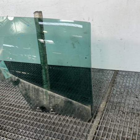 Vitre arriere droit RENAULT CLIO 4