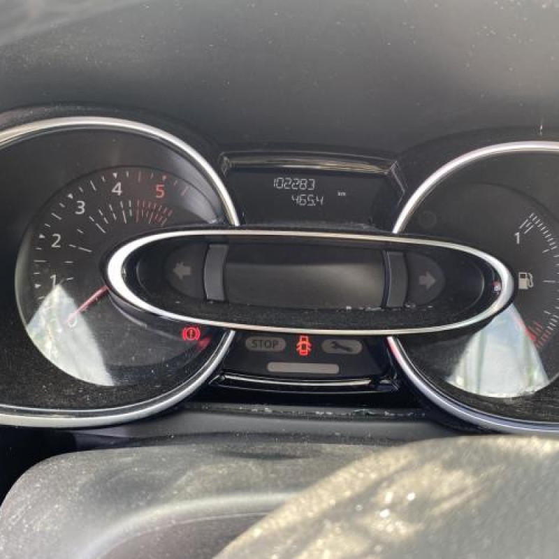 Vitre arriere droit RENAULT CLIO 4 Photo n°8