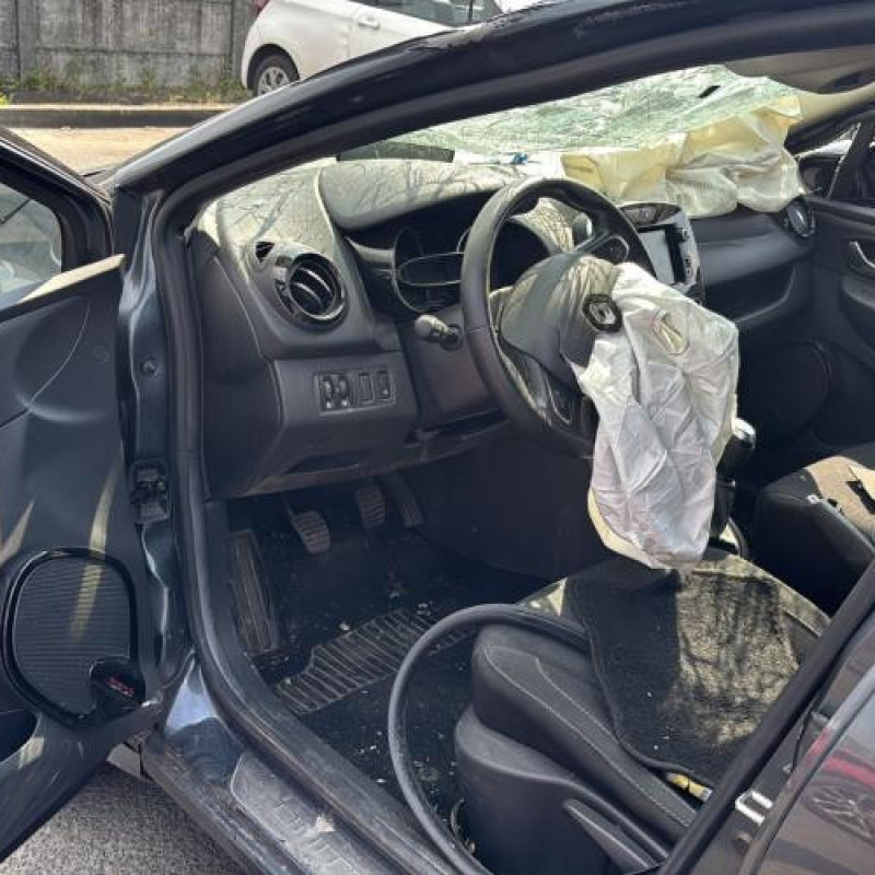 Vitre arriere droit RENAULT CLIO 4 Photo n°17